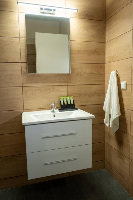 Anesis Airport Rooms 204 كوروبيون المظهر الخارجي الصورة